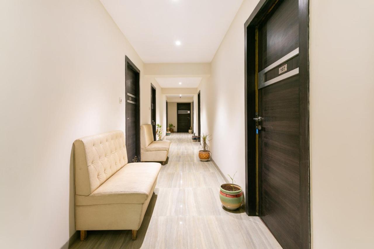 Collection O Hotel Pearl Residency Taloje Bagian luar foto