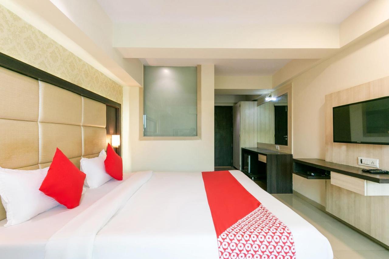 Collection O Hotel Pearl Residency Taloje Bagian luar foto