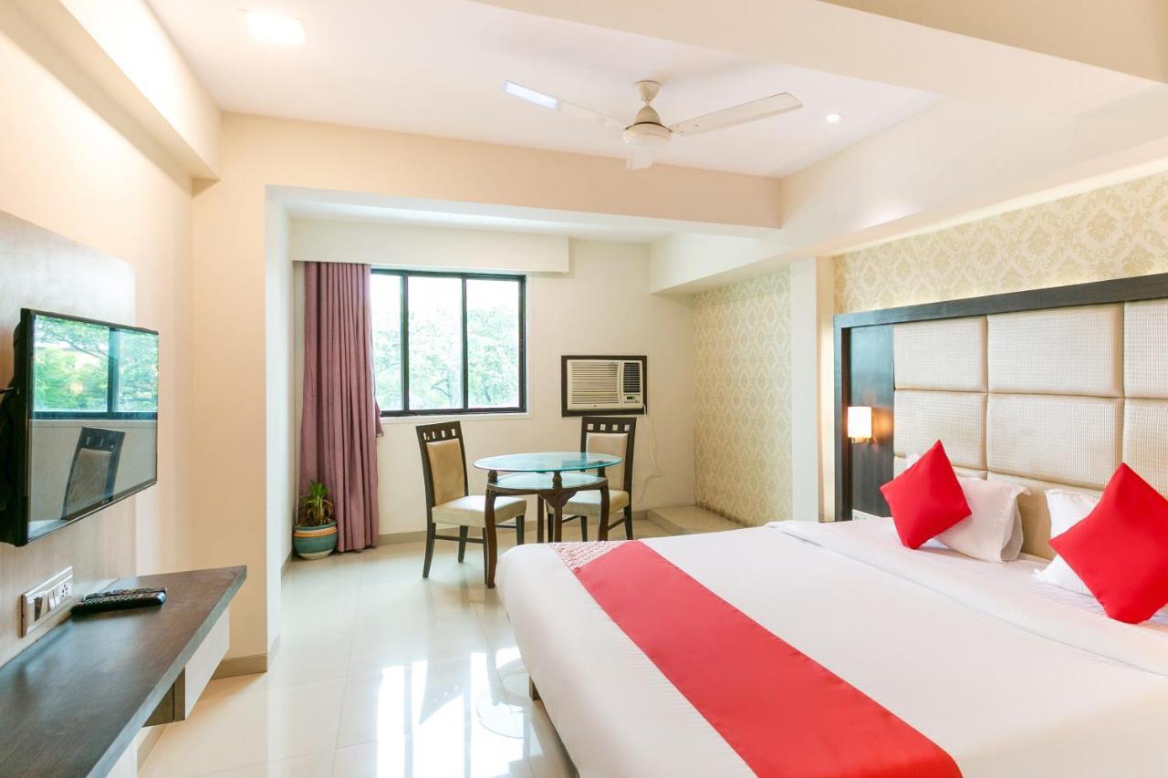 Collection O Hotel Pearl Residency Taloje Bagian luar foto