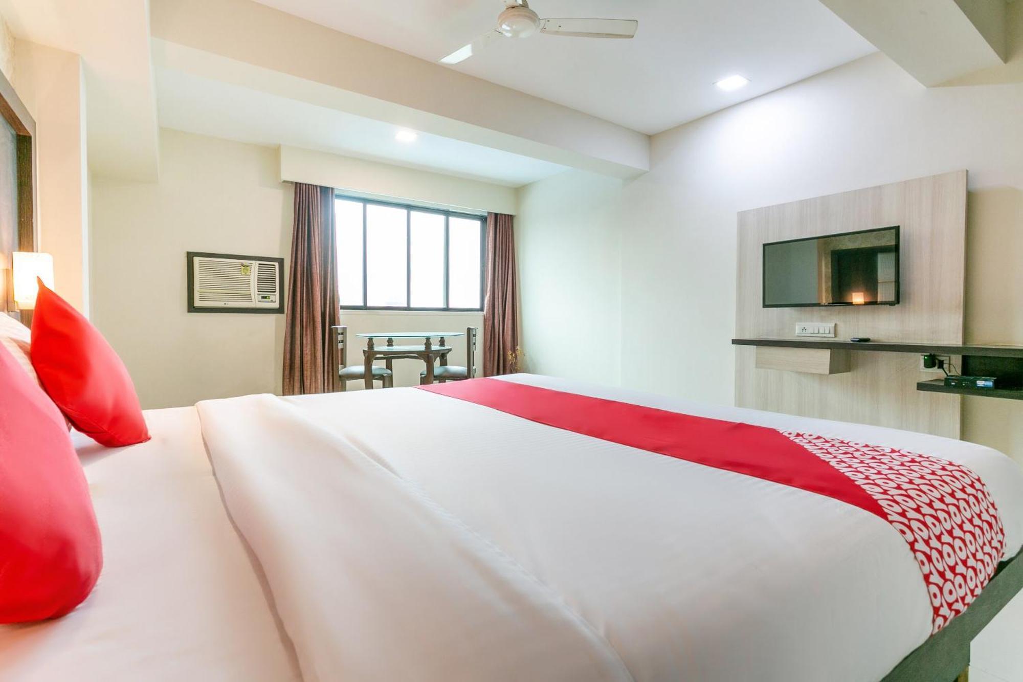 Collection O Hotel Pearl Residency Taloje Bagian luar foto