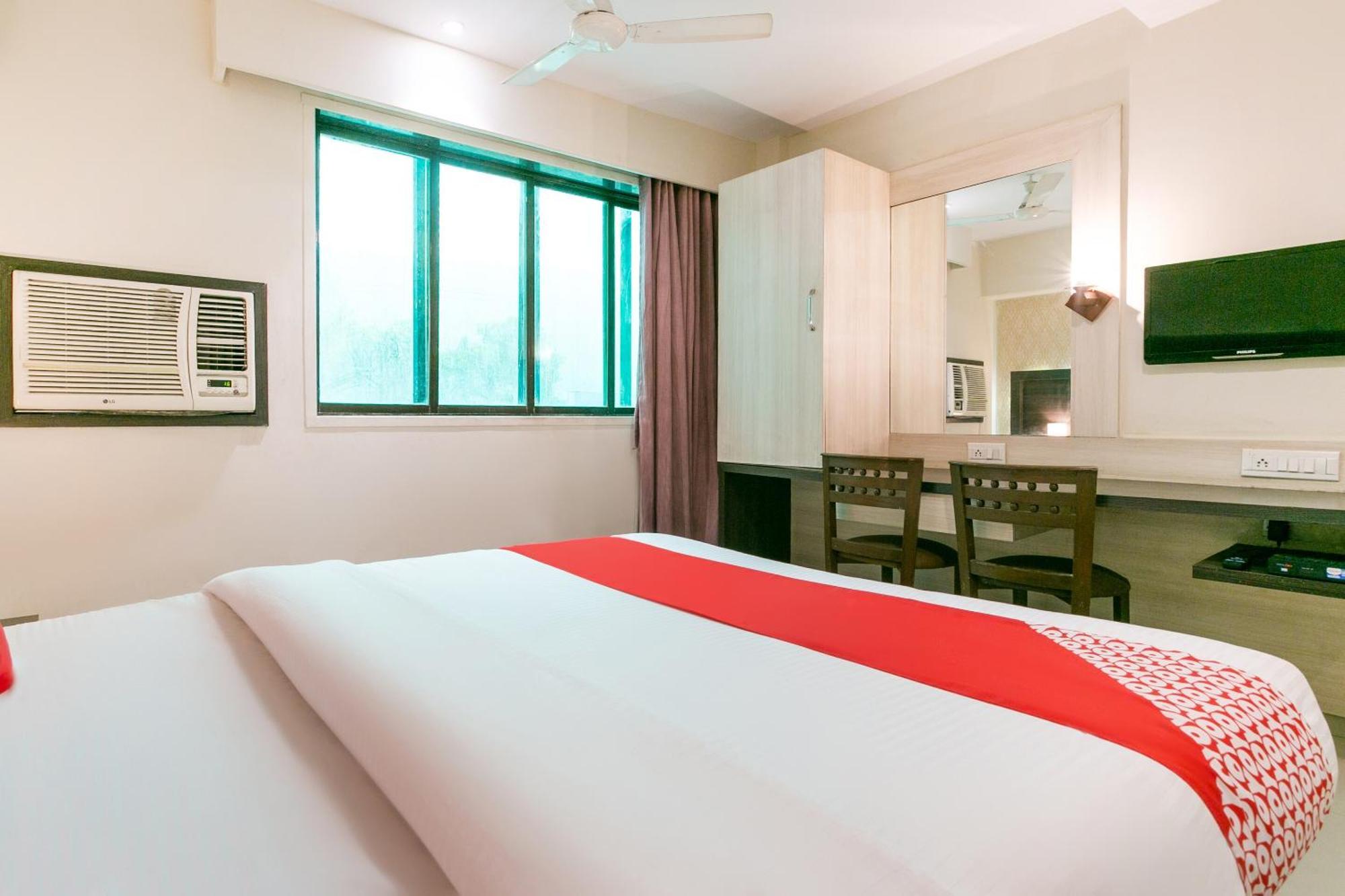 Collection O Hotel Pearl Residency Taloje Bagian luar foto